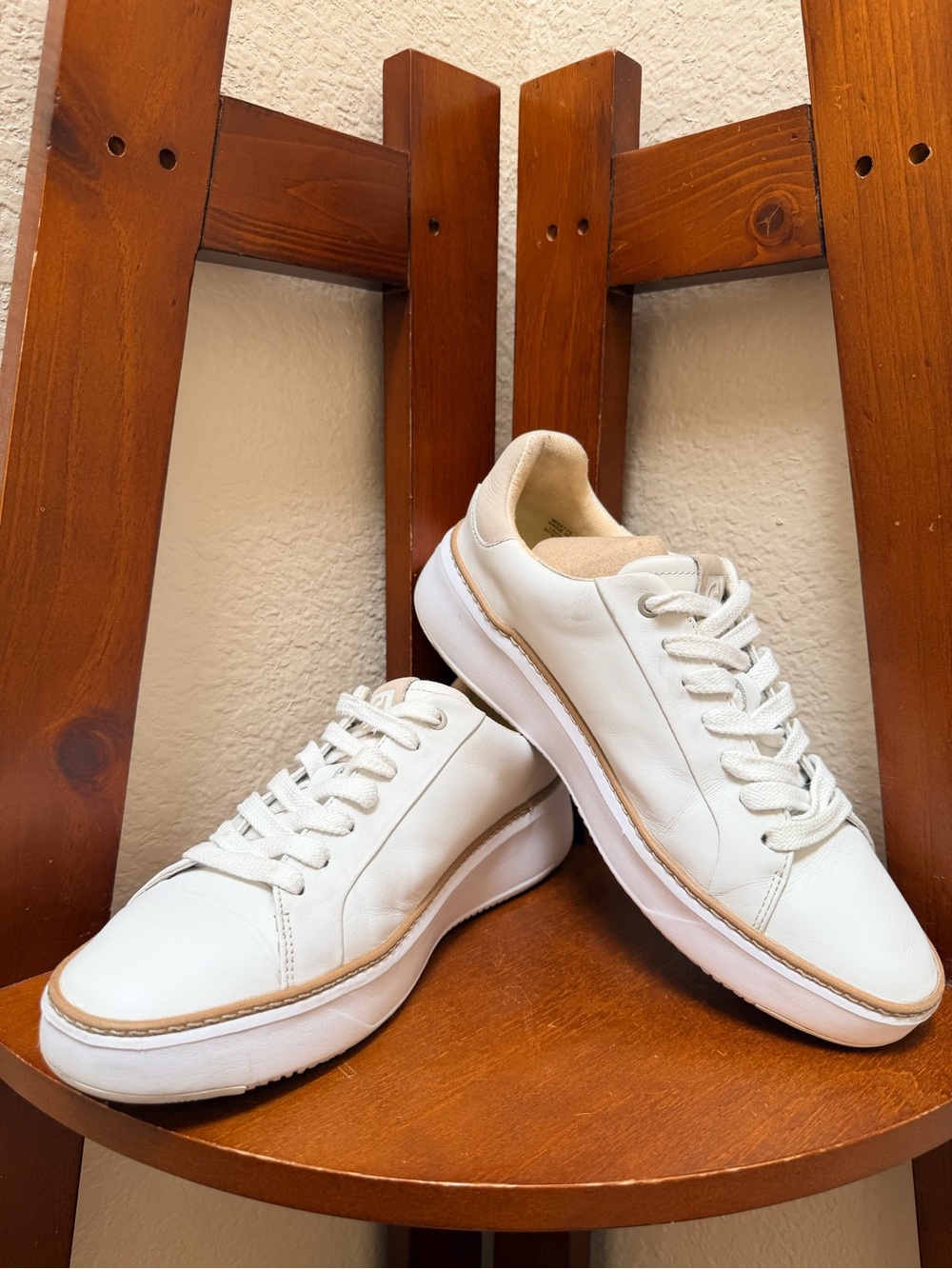 🔹Cole Haan Men’s Grand 360 Topspin Sneaker..